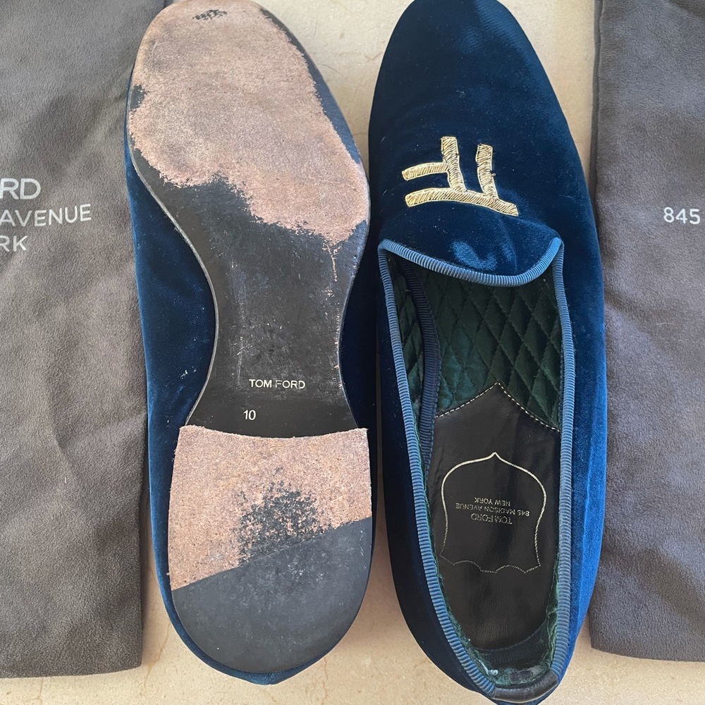 Gorgeous men’s blue Tom Ford velvet loafers. They look even better in person. - Picture 2 of 4